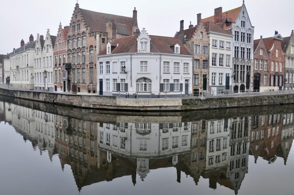 One of the most iconic instagrammable spots in Bruges on the canals.