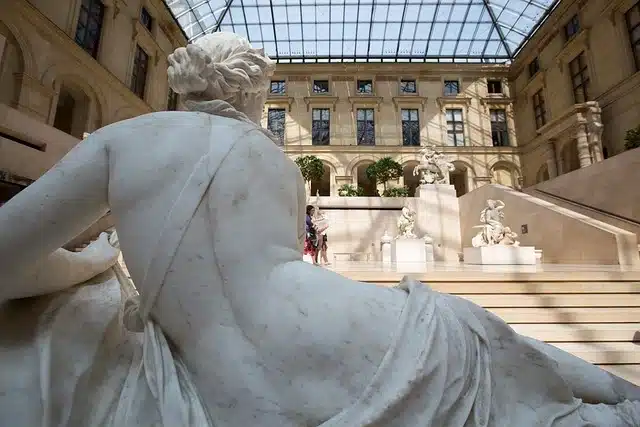 Should I buy Louvre tickets in advance?